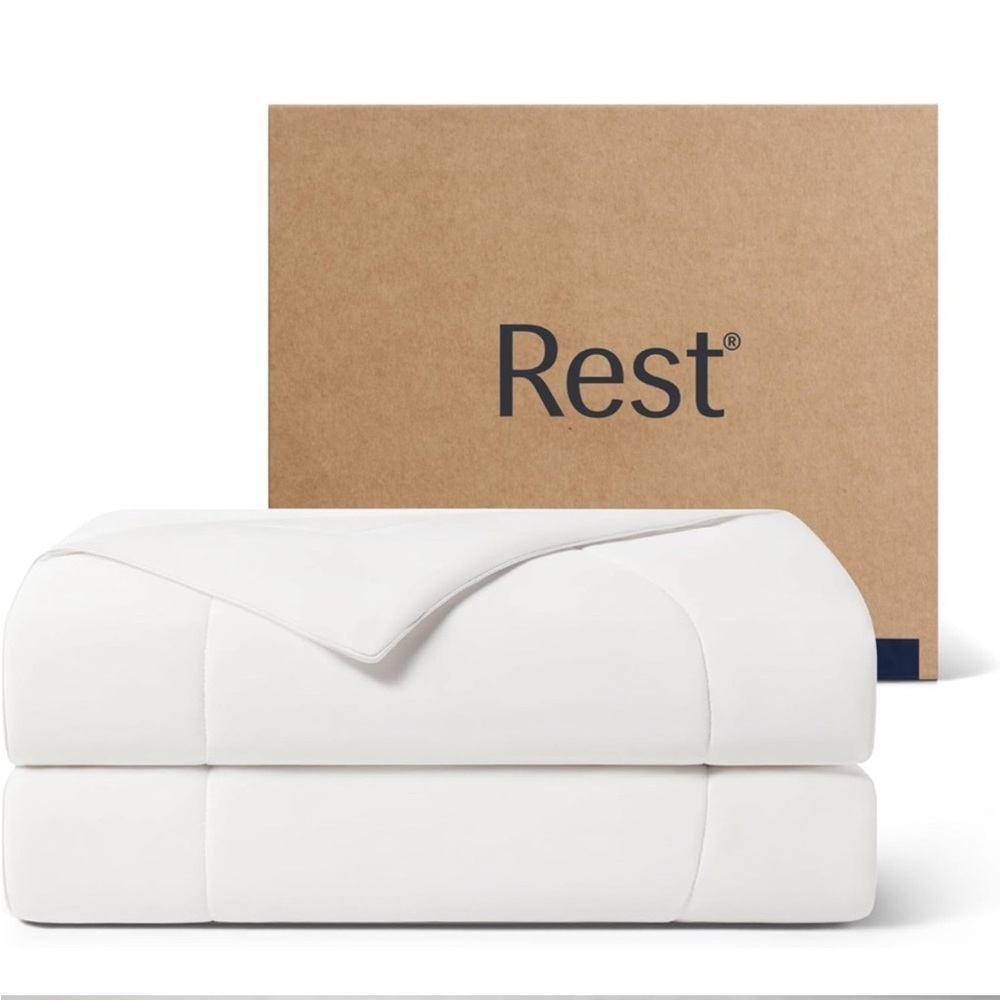 REST Evercool Cooling Comforter in Artic White - Queen + King